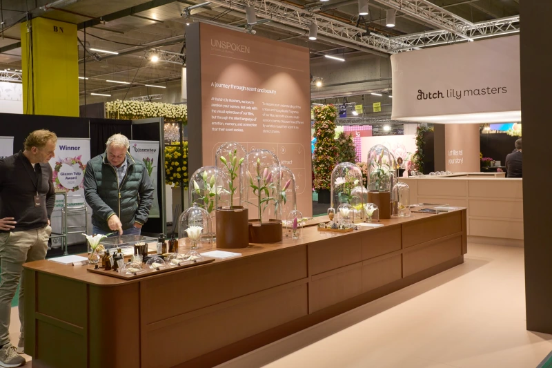 Display-meubel in de beursstand van Dutch Lily Masters op de Trade Fair Aalsmeer.