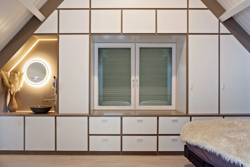kast-op-maat Schuine kast op maat voor zolderkamer.