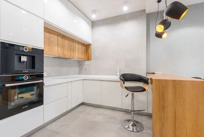 Keuken op maat; greeploze melamine frontjes.